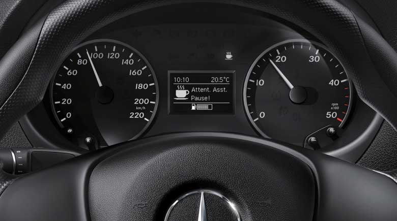 Μειώνει την εκτροπή από την πορεία μέσω επεμβάσεων στα φρένα.