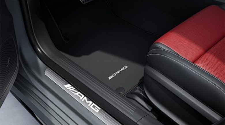 Καλύμματα μαρσπιέ AMG με επιγραφή «AMG»