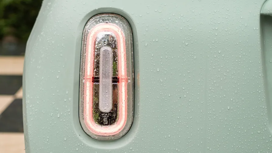 Πίσω φωτιστικό σώμα LED του πράσινου FIAT Topolino